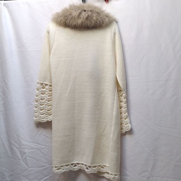 Elegant Cream Cardigan with Faux Fur Collar - Picture 7 of 7